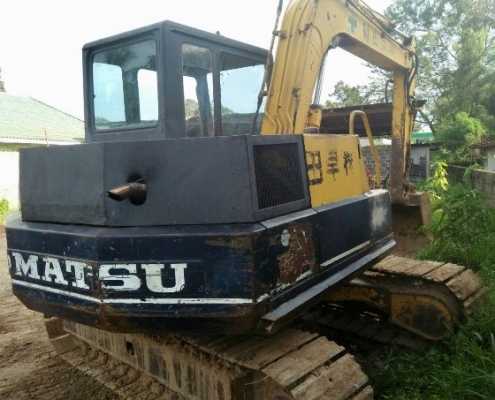 KOMATSU PC 80-5 พร้อมหัวแย็ก พร้อมติดตั้งใช้งานได้เลย คอนโทรลยาว รถทำงานดี เครื่องยนต์แรงดีมากครับทำงานไม่โหลด ภายนอกบอดี้สวยๆบูมอาร์มไม่มีแตก ช่วงล่างเอวแน่นดี เอกสารใบซื้อขาย ราคาต่อรองได้ครับ
