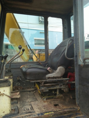 KOMATSU PC 80-5 พร้อมหัวแย็ก พร้อมติดตั้งใช้งานได้เลย คอนโทรลยาว รถทำงานดี เครื่องยนต์แรงดีมากครับทำงานไม่โหลด ภายนอกบอดี้สวยๆบูมอาร์มไม่มีแตก ช่วงล่างเอวแน่นดี เอกสารใบซื้อขาย ราคาต่อรองได้ครับ