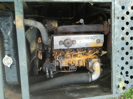 KOMATSU PC 80-5 พร้อมหัวแย็ก พร้อมติดตั้งใช้งานได้เลย คอนโทรลยาว รถทำงานดี เครื่องยนต์แรงดีมากครับทำงานไม่โหลด ภายนอกบอดี้สวยๆบูมอาร์มไม่มีแตก ช่วงล่างเอวแน่นดี เอกสารใบซื้อขาย ราคาต่อรองได้ครับ