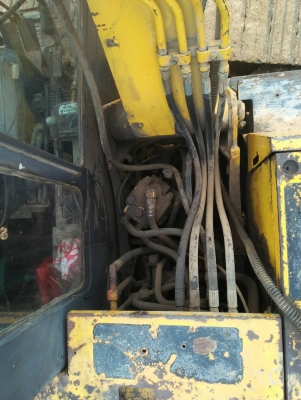 KOMATSU PC 80-5 พร้อมหัวแย็ก พร้อมติดตั้งใช้งานได้เลย คอนโทรลยาว รถทำงานดี เครื่องยนต์แรงดีมากครับทำงานไม่โหลด ภายนอกบอดี้สวยๆบูมอาร์มไม่มีแตก ช่วงล่างเอวแน่นดี เอกสารใบซื้อขาย ราคาต่อรองได้ครับ
