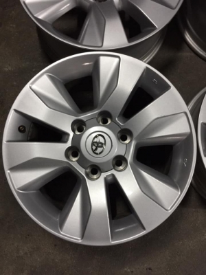 ล้อรีโว่ ขอบ17+น๊อต (ถอดป้ายแดงวิ่งไปหมื่นโล) สนใจถามได้ครับ โทร0879050181.จัดส่งได้ทั่วไทย