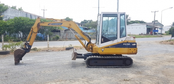 รถขุดโคมัสสุ PC30-6 เก่าญี่ปุ่น