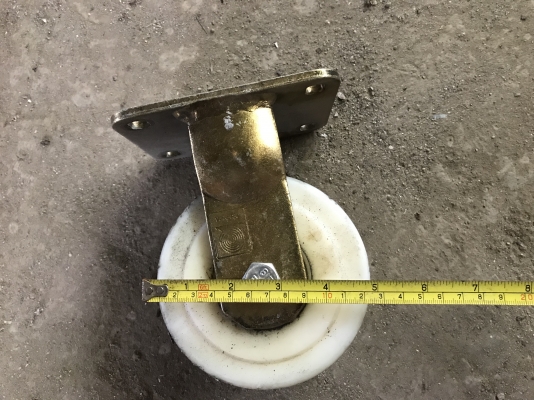 ขายลูกล้ออุตสาหกรรม ขนาด 5นิ้ว แบบล้อตาย สภาพสวย ฐานเเข็งแรง รุ่นลูกปืนใหญ่ หมุนนิ่มทุกตัว ขายเป็นชุด 4ล้อ ราคาชุดละ 750 บาท