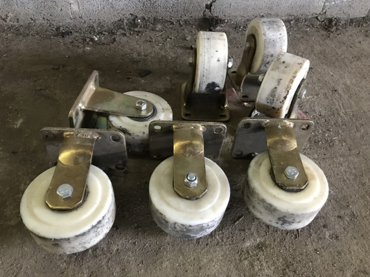 ขายลูกล้ออุตสาหกรรม ขนาด 5นิ้ว แบบล้อตาย สภาพสวย ฐานเเข็งแรง รุ่นลูกปืนใหญ่ หมุนนิ่มทุกตัว ขายเป็นชุด 4ล้อ ราคาชุดละ 750 บาท