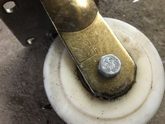 ขายลูกล้ออุตสาหกรรม ขนาด 5นิ้ว แบบล้อตาย สภาพสวย ฐานเเข็งแรง รุ่นลูกปืนใหญ่ หมุนนิ่มทุกตัว ขายเป็นชุด 4ล้อ ราคาชุดละ 750 บาท