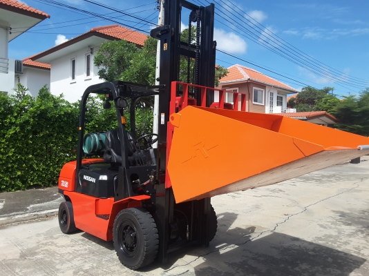 2.5 ตันเสายกสูง 4 เมตรติดตั้งงาเทพร้อมบุ้งกี๋  สนใจ 0813535948