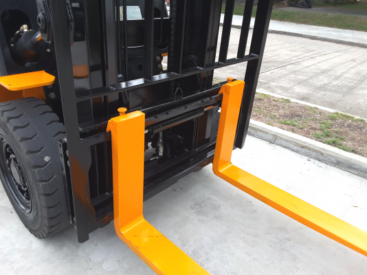 2.5 ตันเสายกสูง 4 เมตรงาสไลน์ซ้าย-ขวาเปลี่ยนยางให้ใหม่ 4 เส้นพร้อมเปลี่ยนถ่ายของเหลวเช็คทุกระบบไม่มีรั่วซึมรถปี 2014 รถสวยพร้อมใช้ ราคาสบายกระเป๋าสนใจ โทร/ไลน์ 0813535948