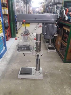 สว่านแท่น ขนาดกลาง