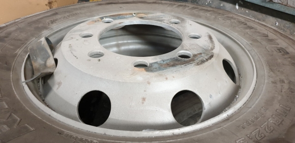 กะทะล้อพร้อมยางสภาพ 90\% มี 4 เส้น