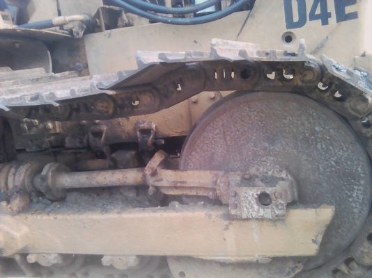 ขายด่วน รถแทรกเตอร์ CATERPILLAR D4E ราคา 350000 ต่อรองได้อีกถ้าสนใจ