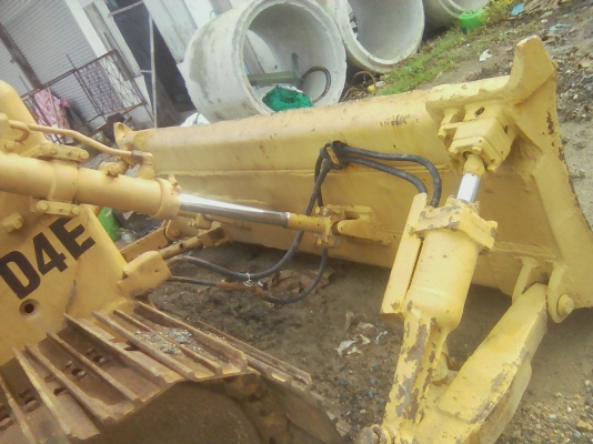 ขายด่วน รถแทรกเตอร์ CATERPILLAR D4E ราคา 350000 ต่อรองได้อีกถ้าสนใจ