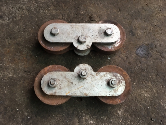 ขาย...ล้อประตูโรงงาน2ตัว