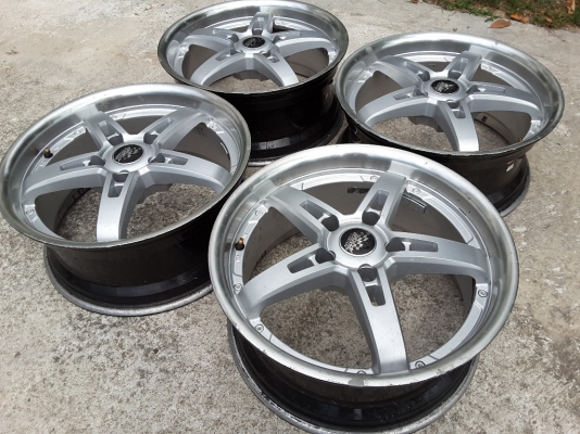 ขายเเล้วครับ ขอบคุณมากครับ