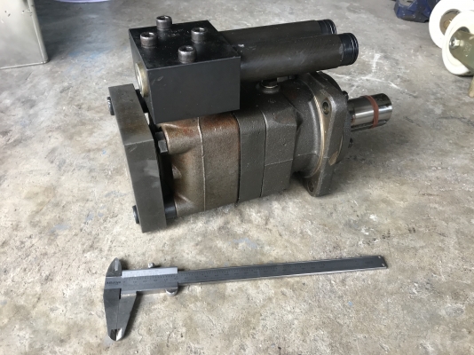 ขายไฮโดรลิคมอเตอร์ เพลาออก 40มิล สภาพสวย ใหม่มาก หมุนนิ่ม พร้อมใช้งาน