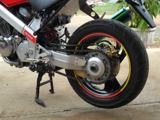 ขาย//แลก//เทริน //รถสตั้นสวย สวย HONDA BROS 400 อินวอยค์ แต่งดูคาติ รูปเยอะ 56000 ขาย//แลก//เทริน //รถสตั้นสวย สวย HONDA BROS 400 อินวอยค์ แต่งดูคาติ รูปเยอะ 56000