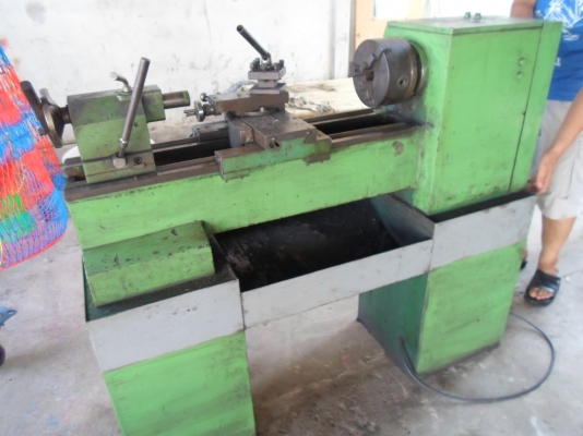 เครื่องกลึง 4 ฟุต เพลาเดียว เกียร์บล็อก  38,000 พร้อมใช้