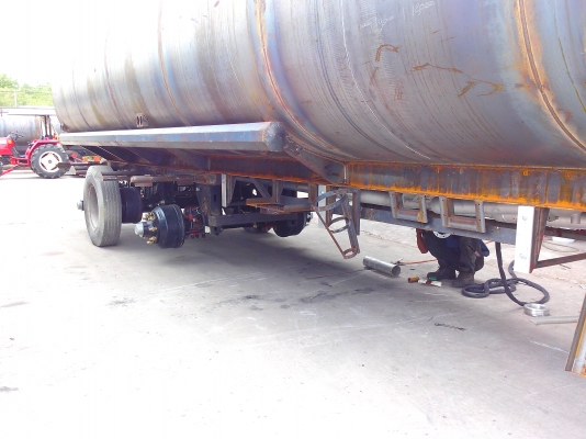 รับต่อแท้งค์บรรทุกน้ำมันเชื้อเพลิง