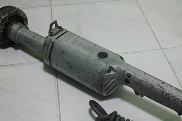 เครื่องเจียร์คอตรงยี่ห้อ makita รุ่น9105ขนาด 5นิ้ว สภาพดีพร้อมใช้งานครับ