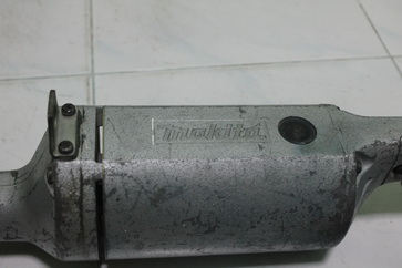 เครื่องเจียร์คอตรงยี่ห้อ makita รุ่น9105ขนาด 5นิ้ว สภาพดีพร้อมใช้งานครับ