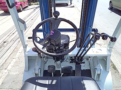 ขายรถยกมิตซูบิชิ 2.5 ตัน (รุ่นใหม่) เครื่องเบนซิน ( 2ระบบ น้ำมัน/แก๊ส)  เกียร์ออโต้ งาสไลด์ข้าง กระบอกคู่   เสาสูง 4 เมตร  พวงมาลัยเพาเว่อร์  สีเดิมจากนอก นำเข้าจากญี่ปุ่น ใช้งานได้ทันที