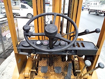 ขายรถยกโตโยต้า 1.5 ตัน   เครื่องเบนซิน  เสาต่ำ3ท่อน เสาสูง 4.7 เมตร   ล้อหน้าคู่ สีเดิมจากนอก  พวงมาลัยเพาเว่อร์ นำเข้าจากญี่ปุ่น ใช้งานได้ทันที