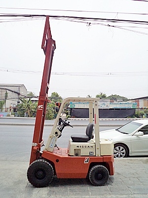 ขายรถยกนิสสัน 1.5 ตัน  เครื่องเบนซิน เกียร์ออโต้ เสาสูง 3 เมตร  พวงมาลัยเพาเว่อร์  สีเดิมจากนอก นำเข้าจากญี่ปุ่น ใช้งานได้ทันที