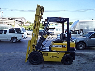 ขายรถยกโคมัสสึ 1.5 ตัน รุ่น15 เครื่องเบนซิน  กระบอกคู่  เสาสูง 4 เมตร  ยางตันใหม่ 4 ล้อ พวงมาลัยเพาเว่อร์  สีเดิมจากนอก นำเข้าจากญี่ปุ่น ใช้งานได้ทันที