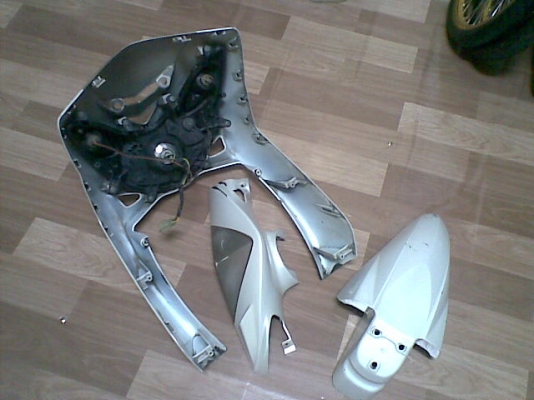 ขายชุุดสี mio 115 ตาโต สีขาว แท้ 4 ชิ้น