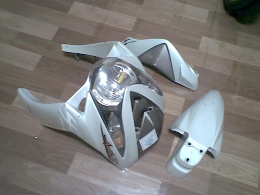 ขายชุุดสี mio 115 ตาโต สีขาว แท้ 4 ชิ้น