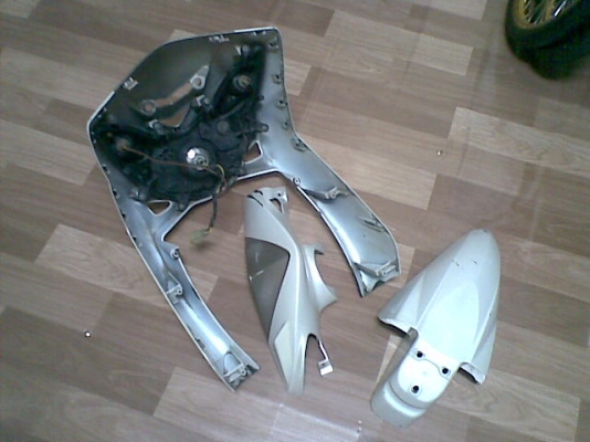 ขายชุุดสี mio 115 ตาโต สีขาว แท้ 4 ชิ้น