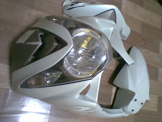 ขายชุุดสี mio 115 ตาโต สีขาว แท้ 4 ชิ้น