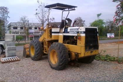 ขายด่วน..รถตัก KOMATSU 515 เครื่องดี เกียร์ดี รถสวย ตักแรง ได้งานไว ประหยัดน้ำมันสุดคุ้ม.