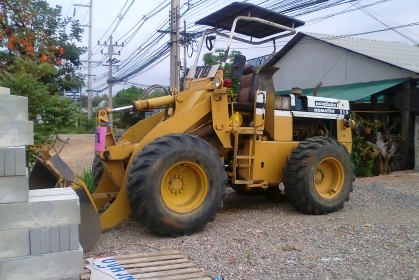 ขายด่วน..รถตัก KOMATSU 515 เครื่องดี เกียร์ดี รถสวย ตักแรง ได้งานไว ประหยัดน้ำมันสุดคุ้ม.