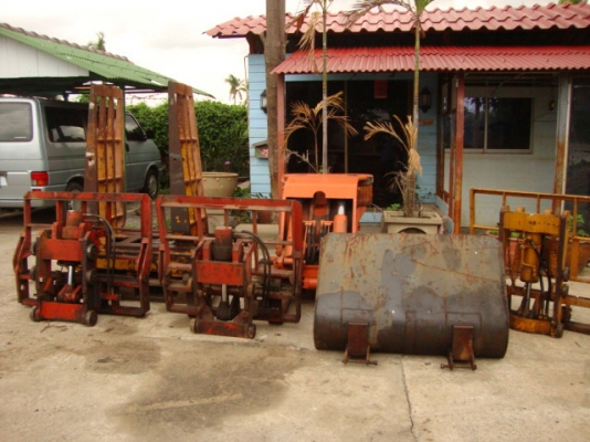 ขายฮิ้งโฟล์ค  TOYOTA + T.C.M.  ขนาด  1.5  ตัน  และ 2.5  ตัน