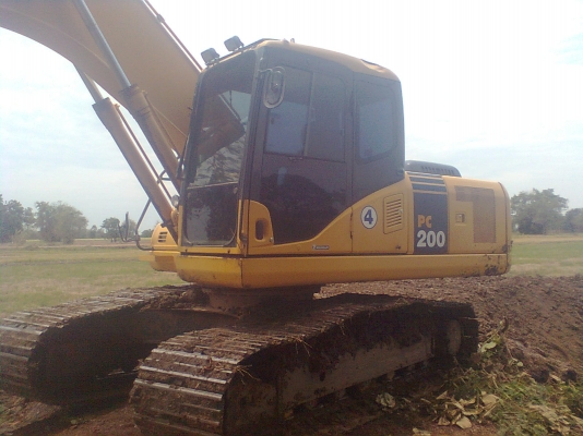 ให้เช่า แบคโฮ hitachi zx 200  komutsu 7 pc200