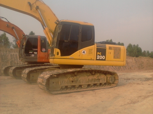 ให้เช่า แบคโฮ hitachi zx 200  komutsu 7 pc200