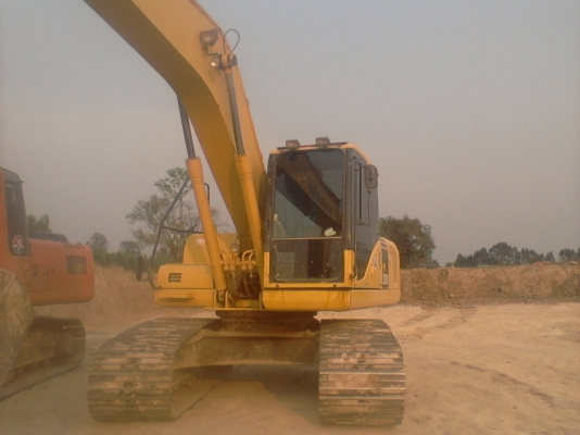 ให้เช่า แบคโฮ hitachi zx 200  komutsu 7 pc200