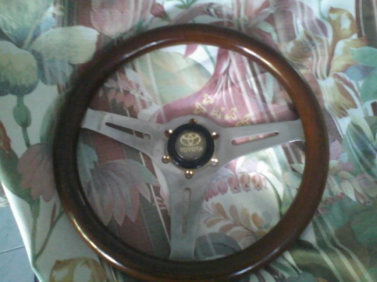 ขาย  พวงมาลัยไม้    ขายแล้วครับ   จัดส่งไป ศรีราชา   ขอบคุณครับ