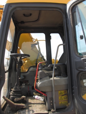 KOMATSU PW130-6K  เก่านอก ล้อยาง เอวแน่น ปั็มแรง สภาพพร้อมใช้ สุดๆเอาไปแบ่งกันใช้ได้เลยครับ   น้องร็อค จัดหั้ย สนใจโทร สอบถามได้ 081-8535656