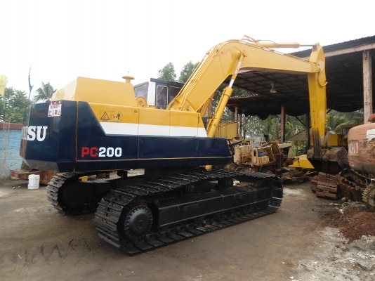 ขายรถแมคโครPC200-3 สภาพพร้อมใช้ สนใจติดต่อ บอย 085-156-2314