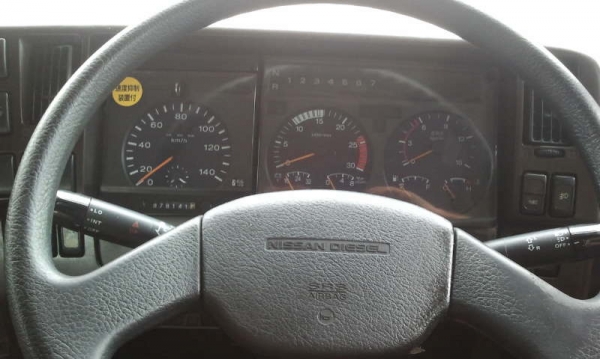 หัวเก๋ง 10 ล้อ UD(NISSAN) ตาเพชร