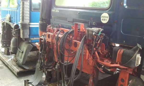 หัวเก๋ง 10 ล้อ UD(NISSAN) ตาเพชร