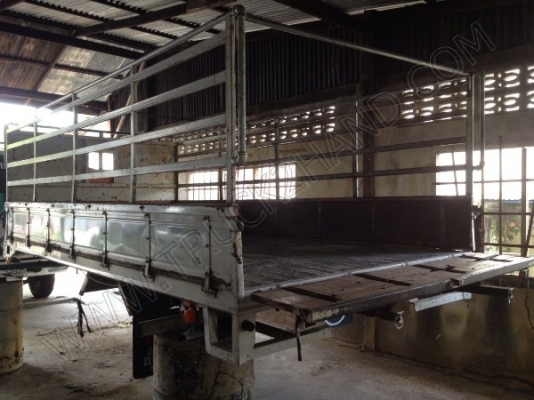 กระบะคาร์โก้รถอีโน่บรรทุก 6 ล้อ