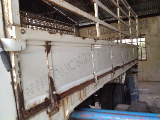 กระบะคาร์โก้รถอีโน่บรรทุก 6 ล้อ