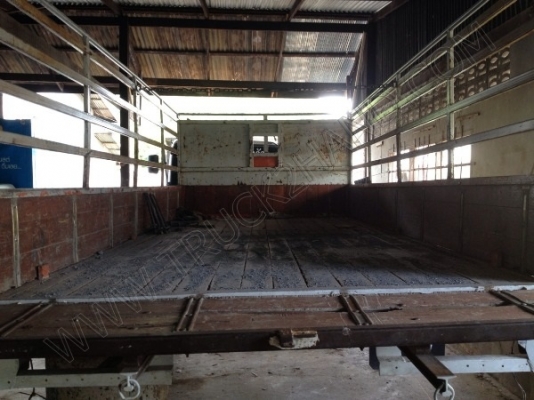 กระบะคาร์โก้รถอีโน่บรรทุก 6 ล้อ