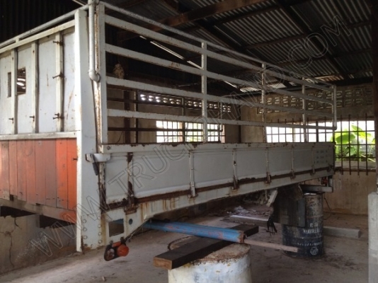 กระบะคาร์โก้รถอีโน่บรรทุก 6 ล้อ