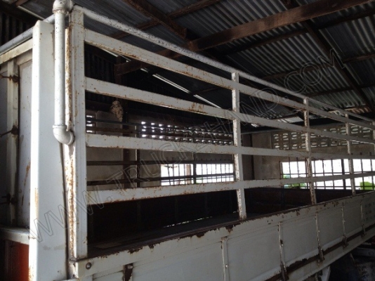 กระบะคาร์โก้รถอีโน่บรรทุก 6 ล้อ