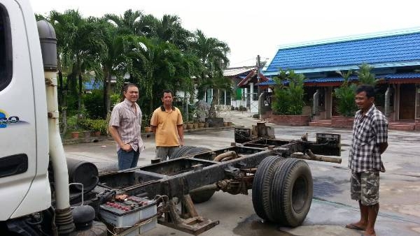 กระบะคาร์โก้รถอีโน่บรรทุก 6 ล้อ