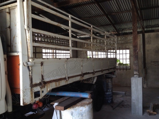 กระบะคาร์โก้รถอีโน่บรรทุก 6 ล้อ