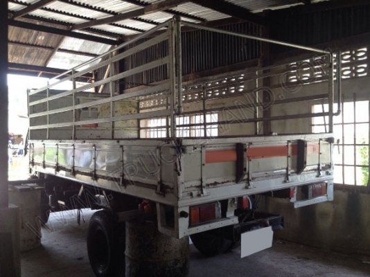 กระบะคาร์โก้รถอีโน่บรรทุก 6 ล้อ